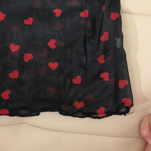 NEW IN! cropped hearts mesh top✨❤️ - Picture 4 of 5